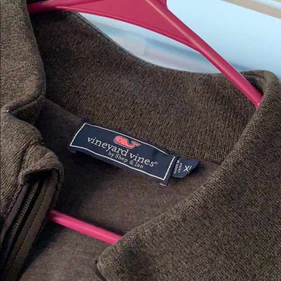 Men’s XL Vineyard Vines vest - Picture 2 of 3